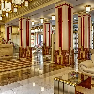 מלון Majestic Plaza