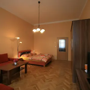 apartment-no-19-jaltsk-3.marianskelaznehotels.net/
